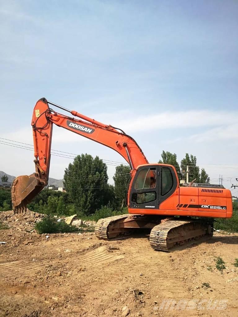 Doosan dx225 Roomikekskavaatorid