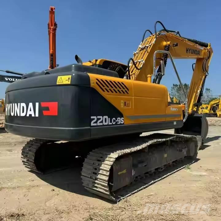Hyundai R220LC-9S Roomikekskavaatorid