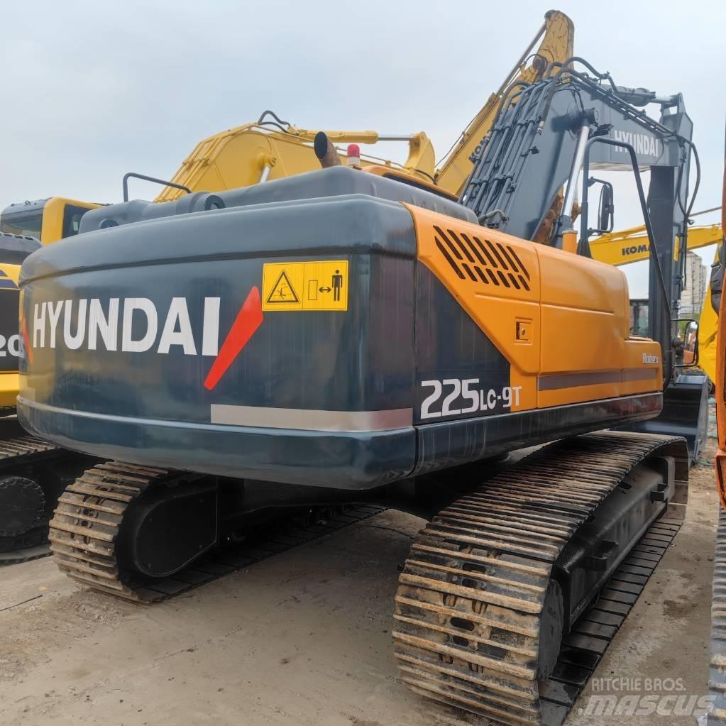 Hyundai R 225LC-9T Roomikekskavaatorid