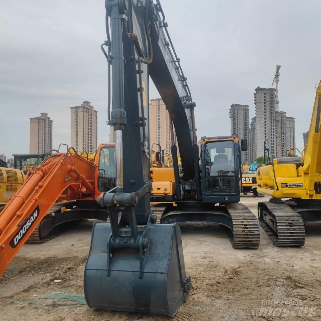 Hyundai R 225LC-9T Roomikekskavaatorid