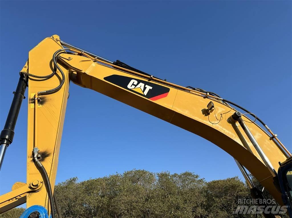 CAT 320 D L Roomikekskavaatorid