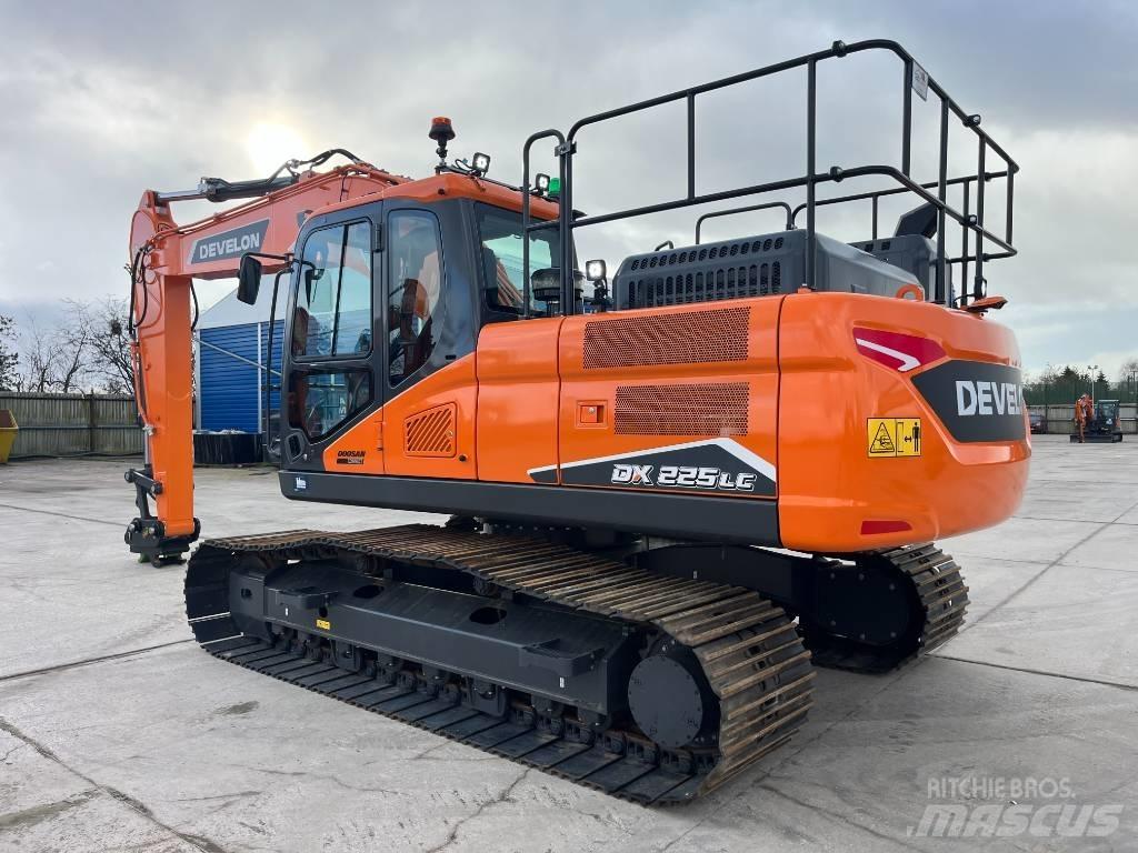 Develon DX 225 LC-7 Roomikekskavaatorid