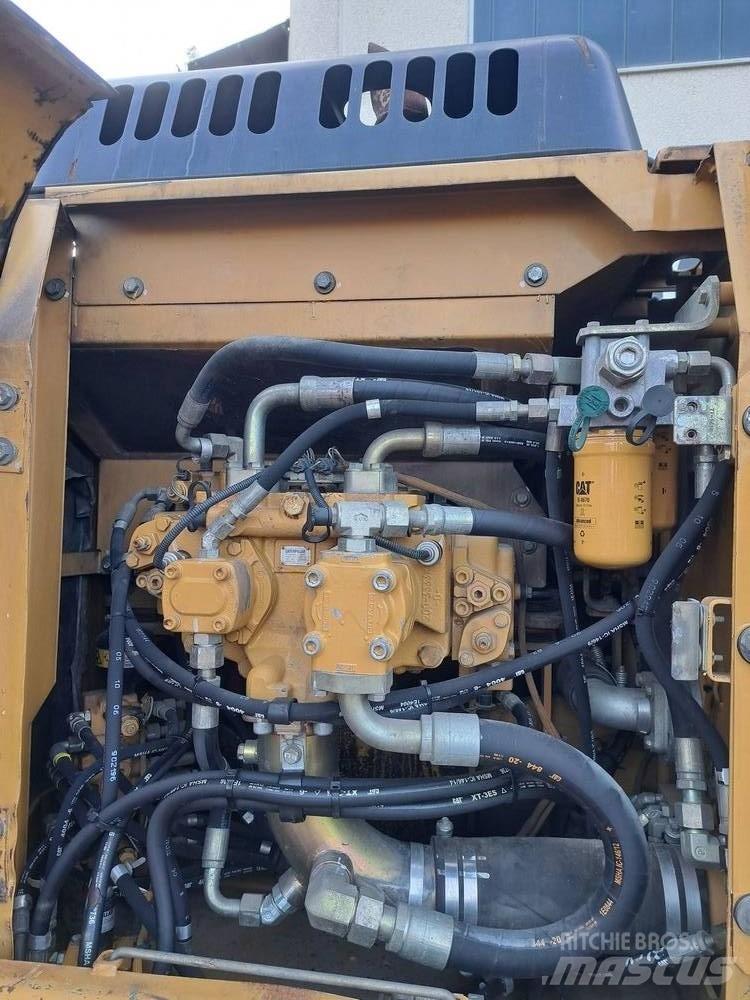 CAT 319 C LN Roomikekskavaatorid