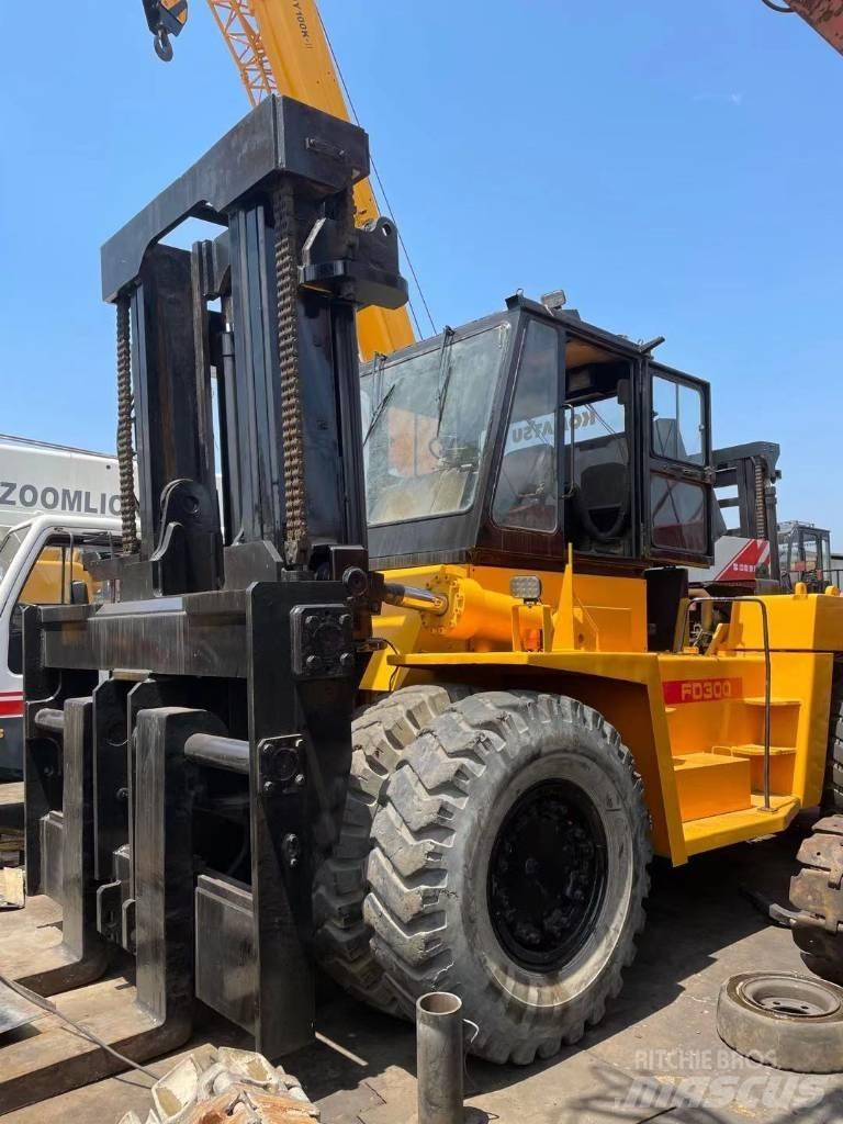 Komatsu 30 Ton Diiseltõstukid