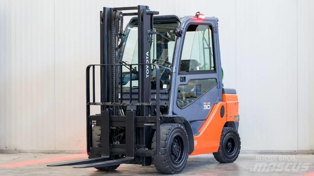 Toyota 02-8 FGF 30 Gaasitõstukid
