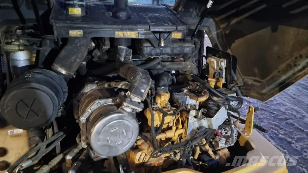 CAT 906M Rataslaadurid