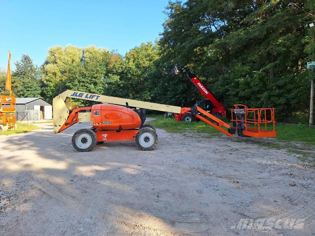 JLG 600AJ Iseliikuvad poomtõstukid