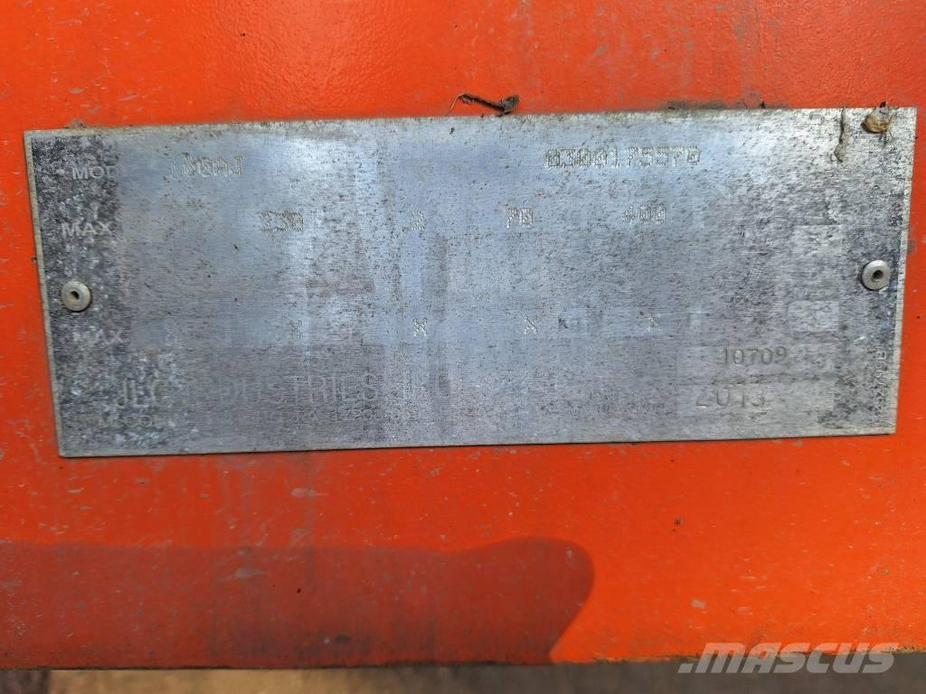 JLG 600AJ Iseliikuvad poomtõstukid