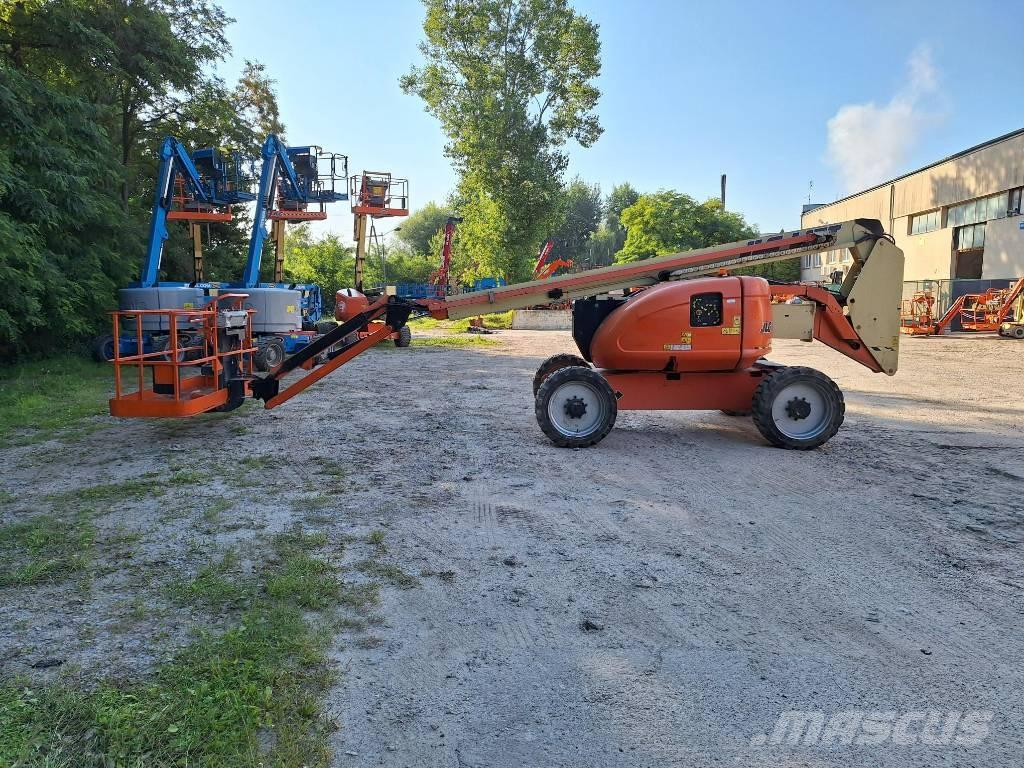 JLG 600AJ Iseliikuvad poomtõstukid
