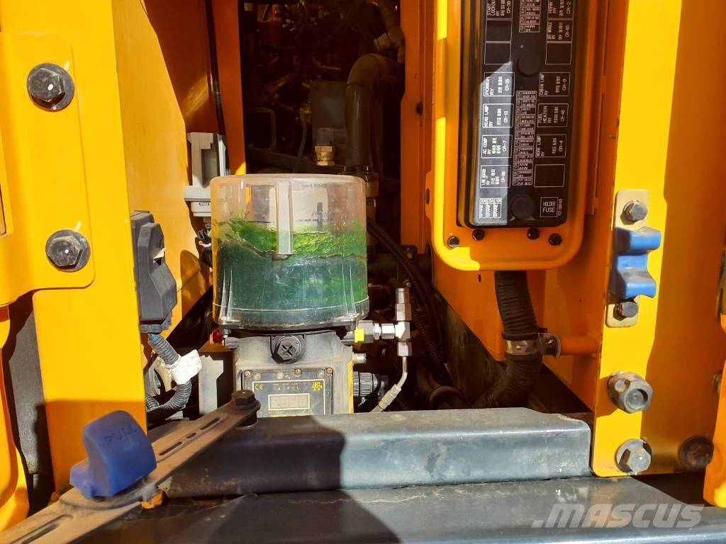 Hyundai HX260NL Roomikekskavaatorid