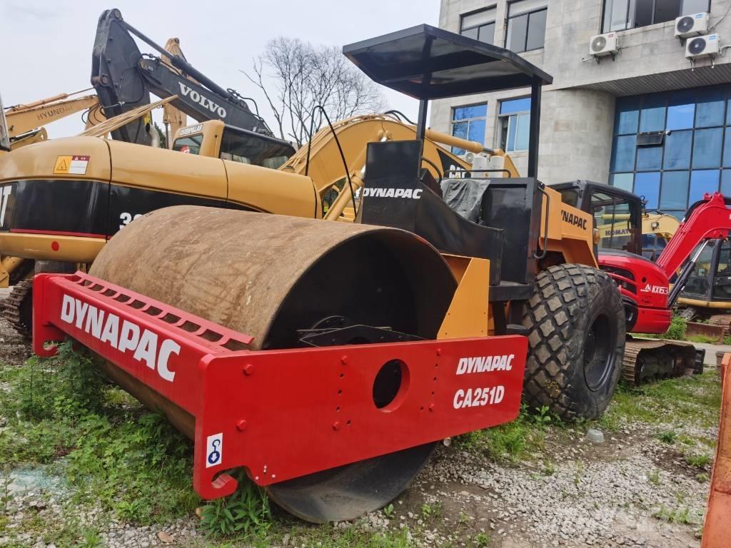 Dynapac CA 251 D Ühe trumliga rullid