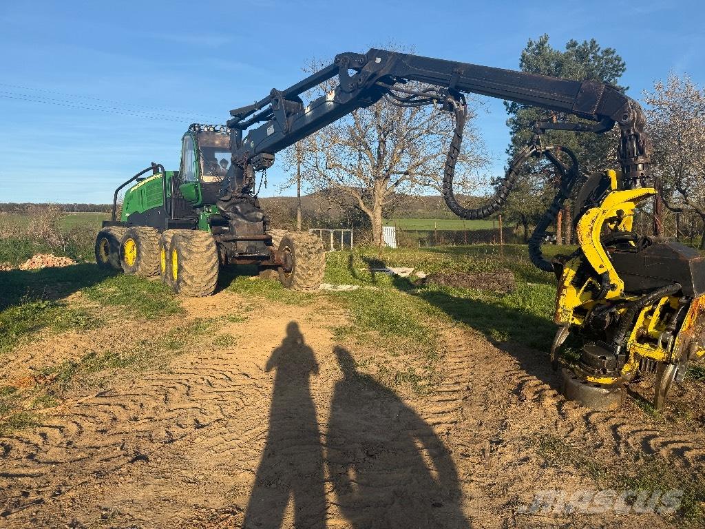 John Deere 1270 E Harvesterid
