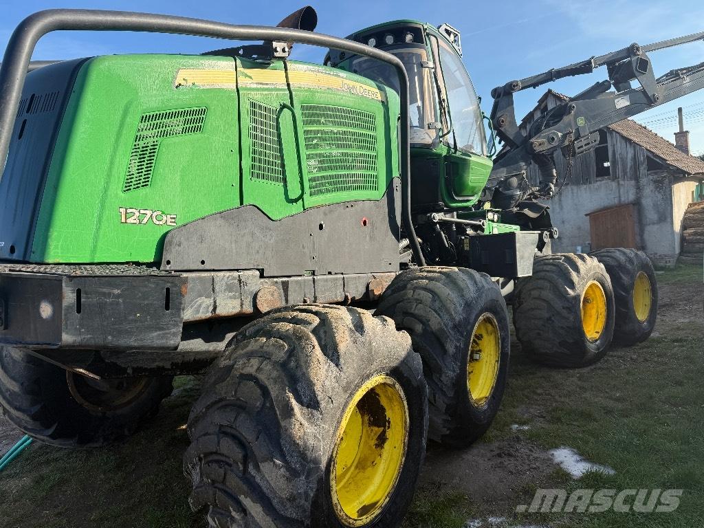 John Deere 1270 E Harvesterid