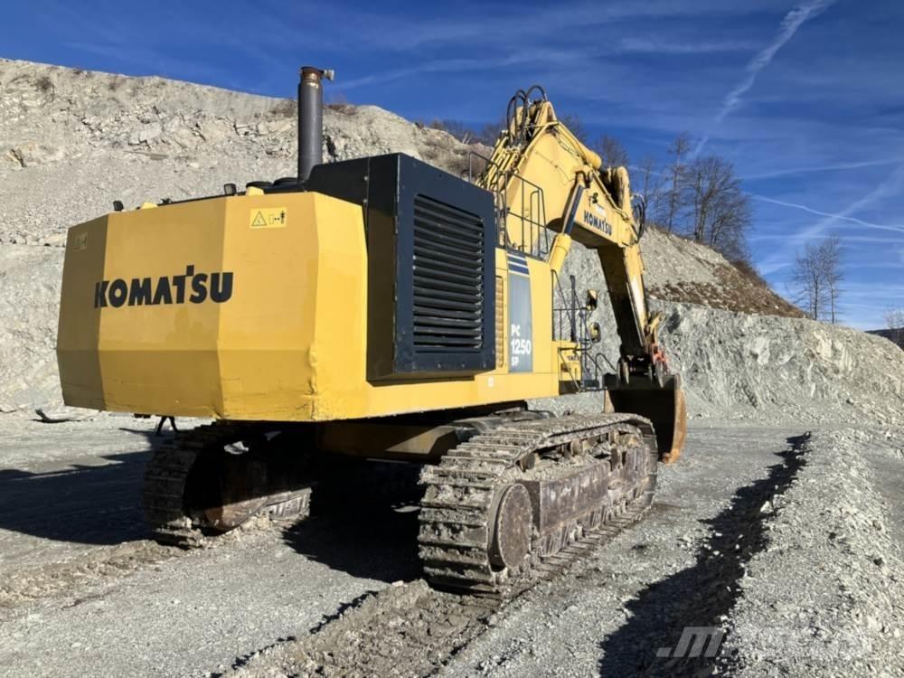 Komatsu PC1250-8 Roomikekskavaatorid