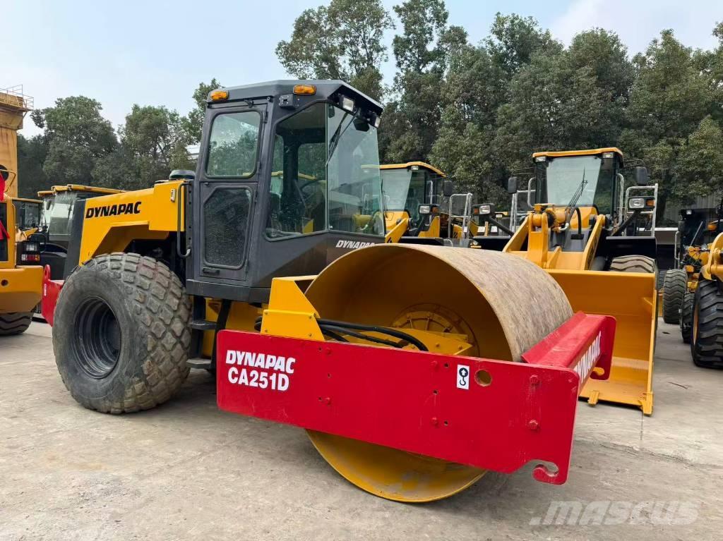 Dynapac CA251 D Ühe trumliga rullid