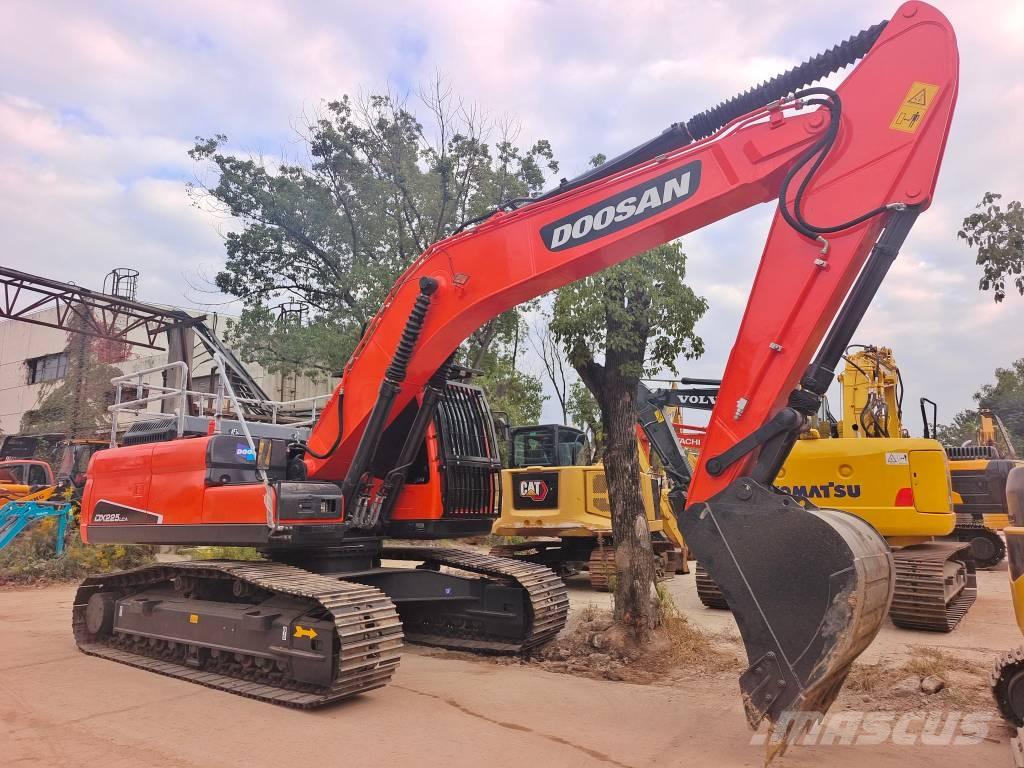 Doosan DX 225 Roomikekskavaatorid