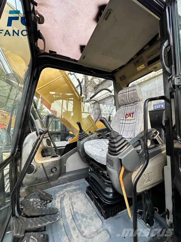 CAT 320 D Roomikekskavaatorid