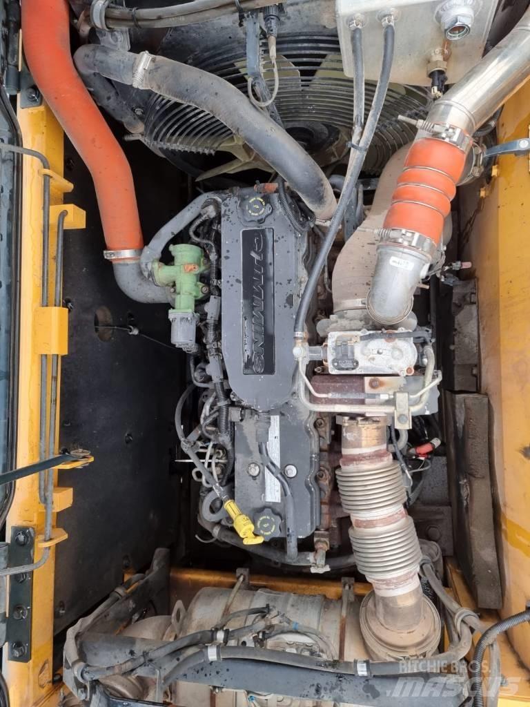 Hyundai HX 300 L Roomikekskavaatorid