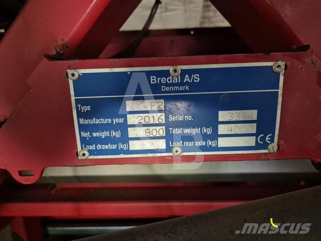 Bredal F 2 Mineraalväetise laoturid