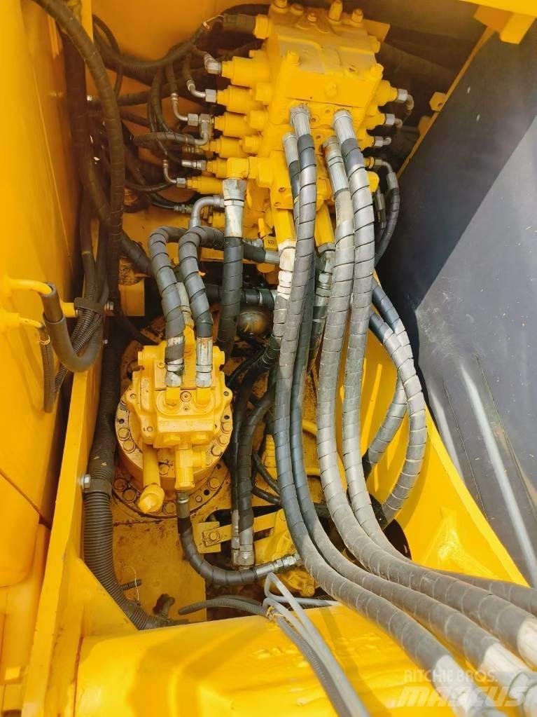 Komatsu PC 130-7 Roomikekskavaatorid