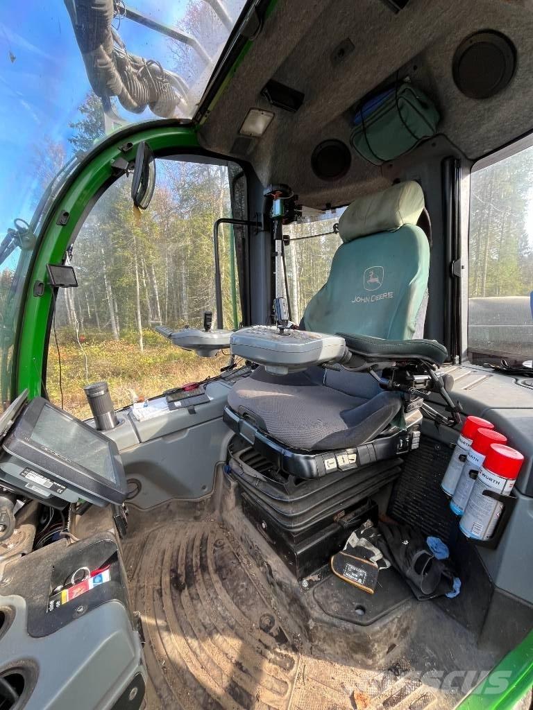 John Deere 1270G 8W Harvesterid