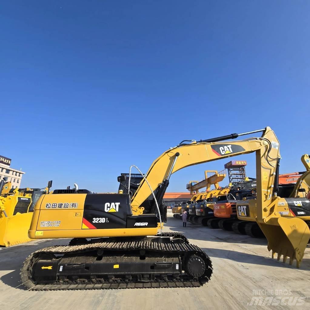 CAT 323 D L Väikeekskavaatorid 7t-12t