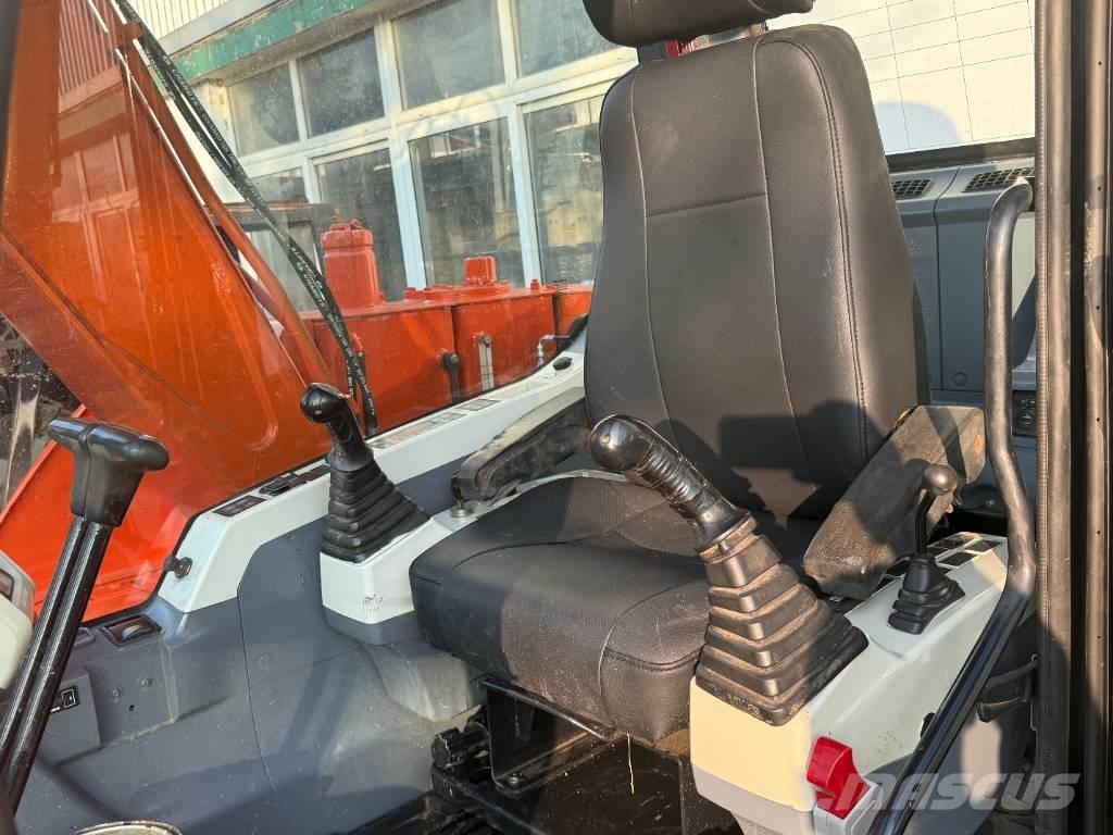 Doosan DX 75 Roomikekskavaatorid