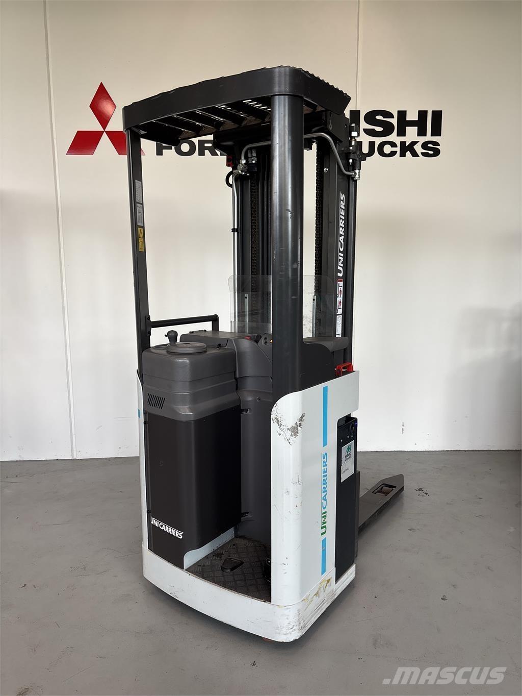 Atlet A160 Platvormiga virnastajad