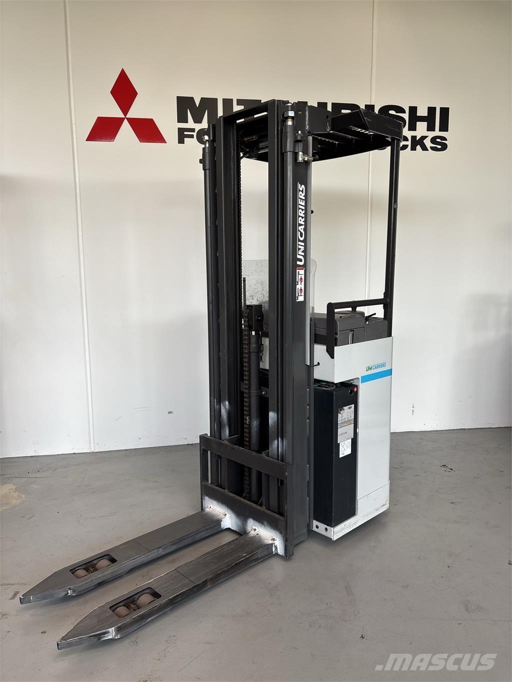 Atlet A160 Platvormiga virnastajad