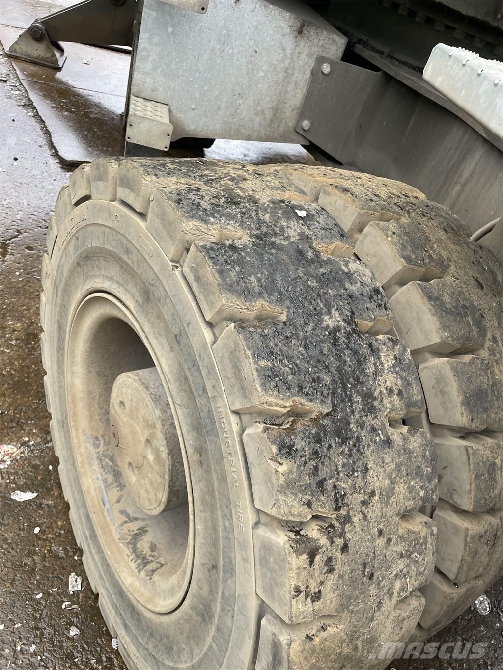 Sennebogen 830 E Materjalikäitlusmasinad