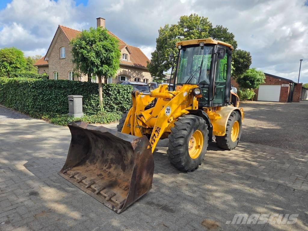 JCB 407B Super Mitmeotstarbelised laadurid