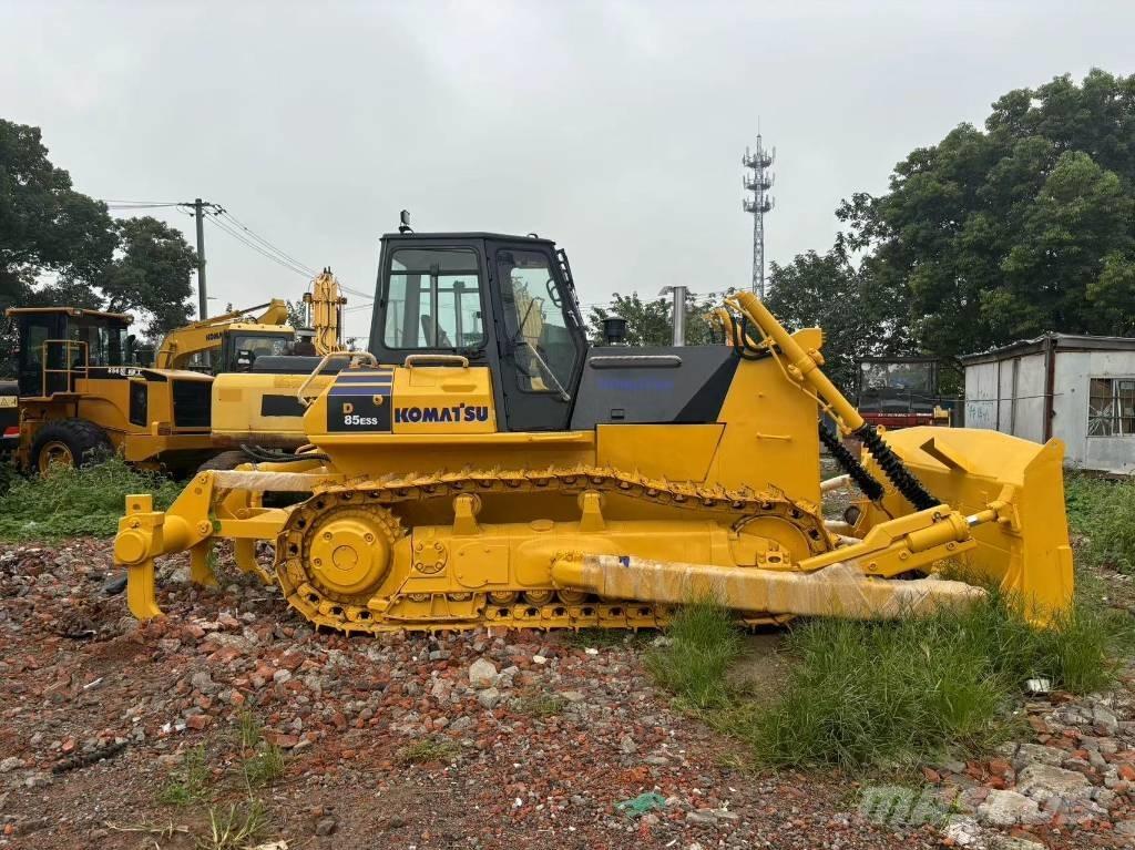 Komatsu D 85 E-12 Buldooserid