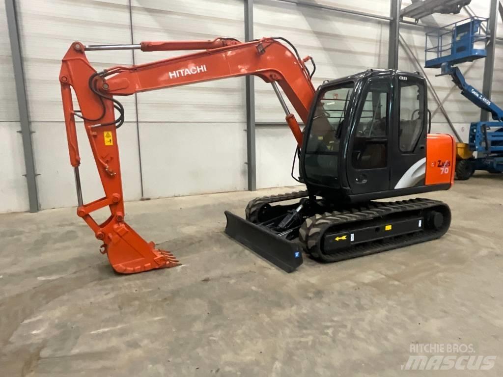 Hitachi ZX 70 Väikeekskavaatorid 7t-12t