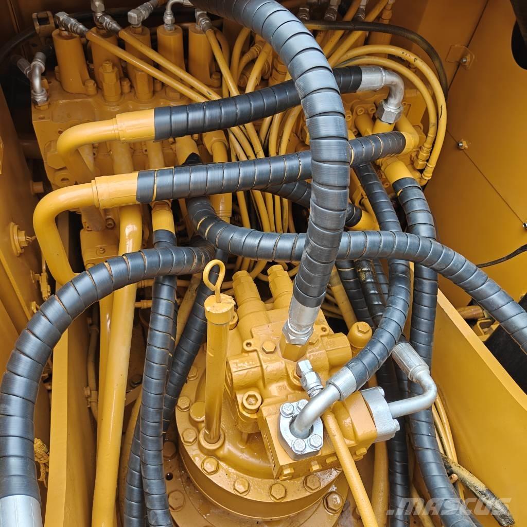 CAT 320D2 Roomikekskavaatorid