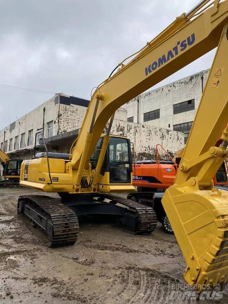 Komatsu 220 Roomikekskavaatorid
