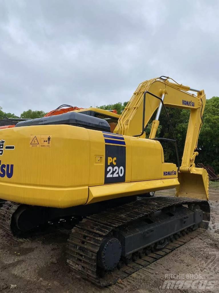 Komatsu 220 Roomikekskavaatorid