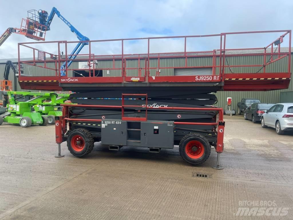 SkyJack SJ 9250 RT Käärtõstukid