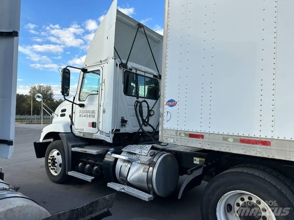 Mack Truck Sadulveokid