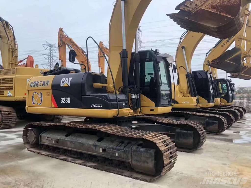 CAT 323 Roomikekskavaatorid