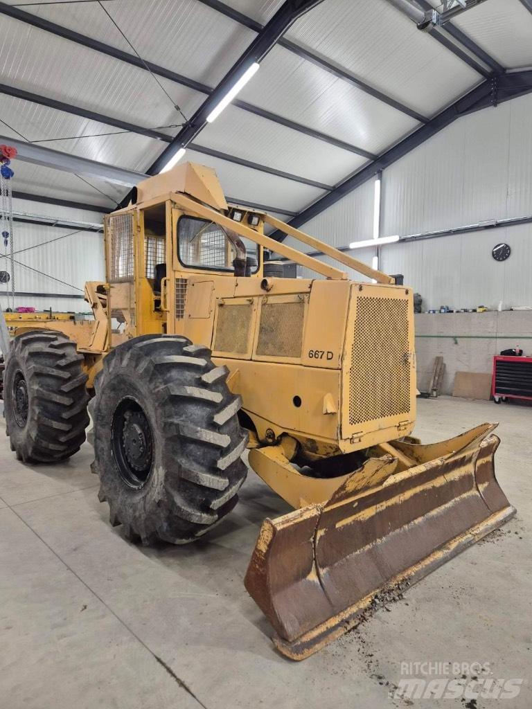 John Deere 667d Metsatööks kohandatud traktorid