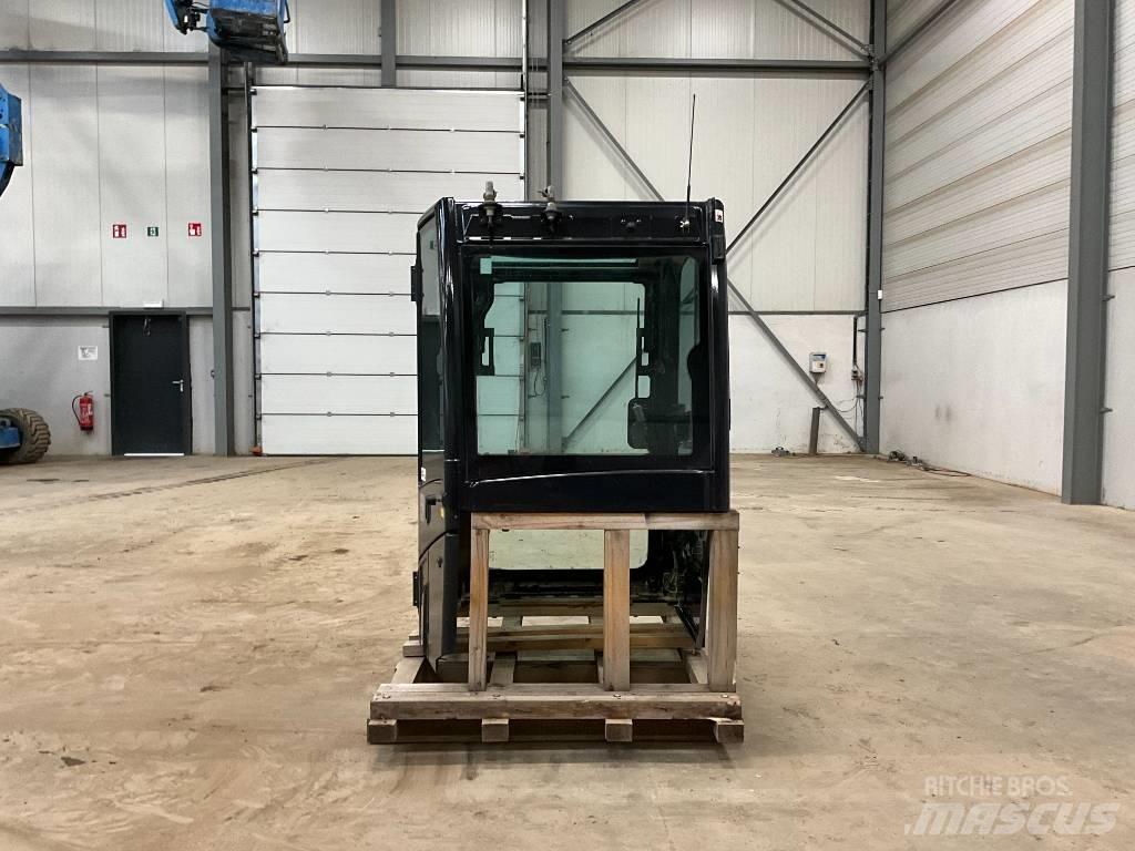 Kubota U 56-5 Kabiinid
