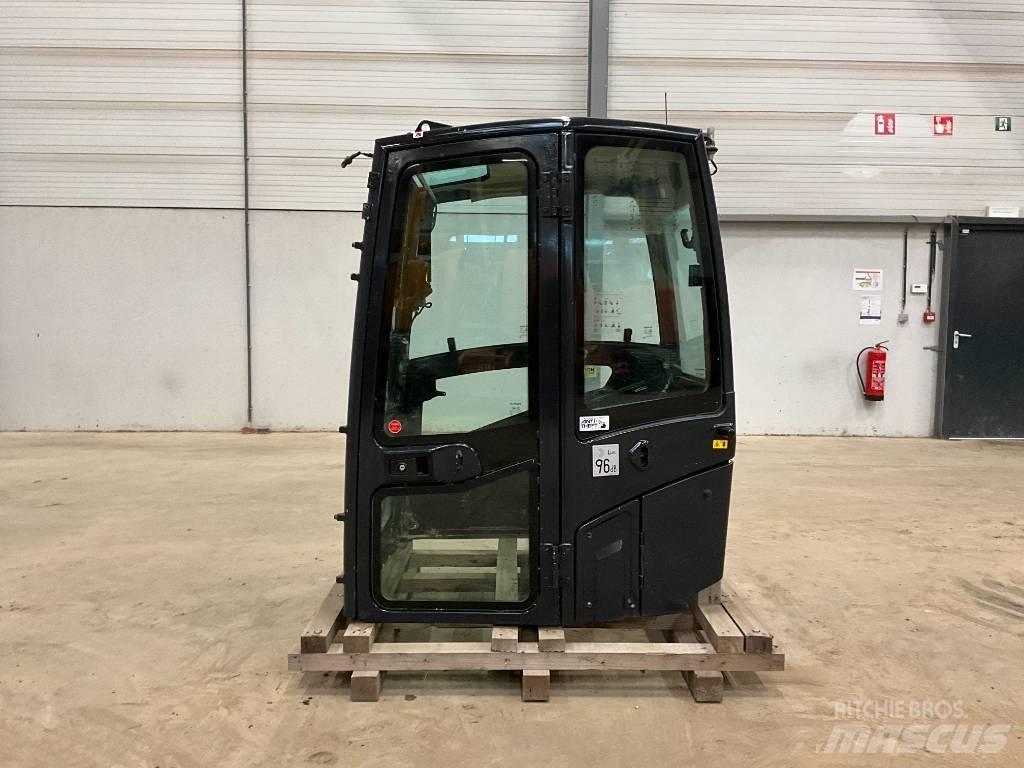 Kubota U 56-5 Kabiinid