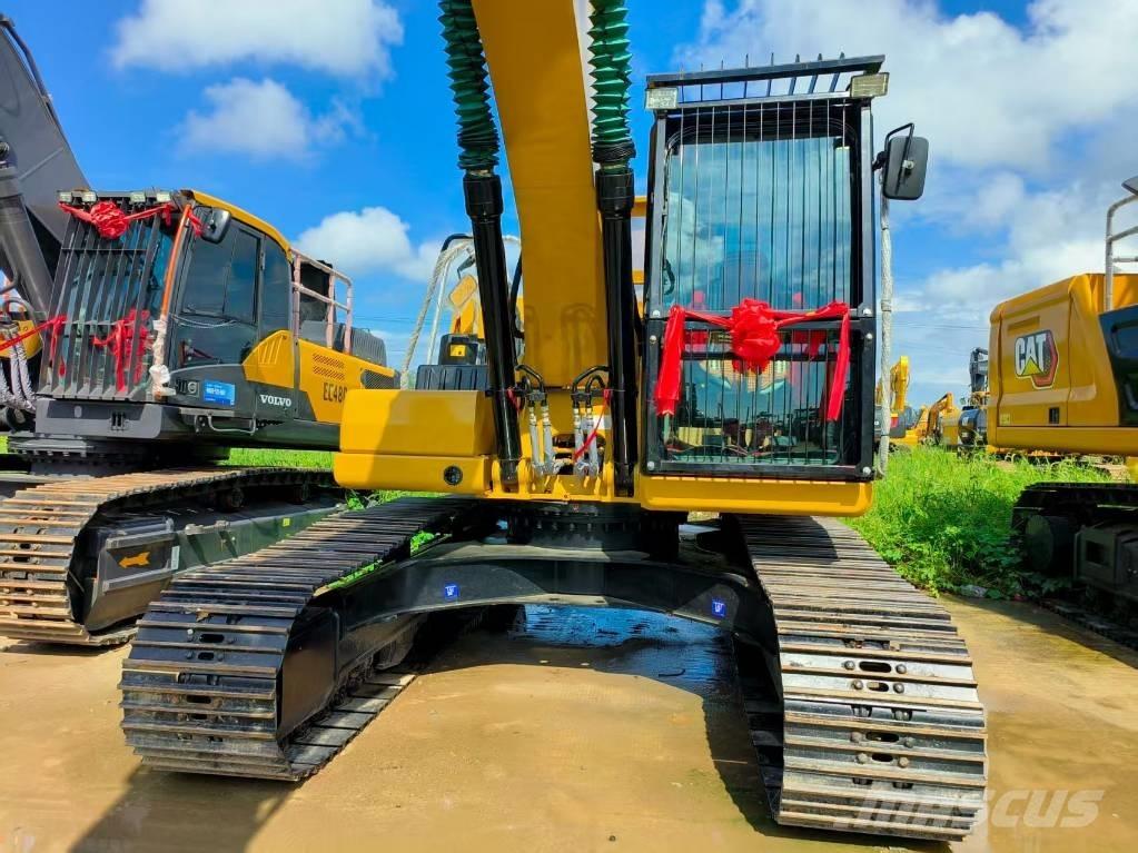 CAT 320 Roomikekskavaatorid