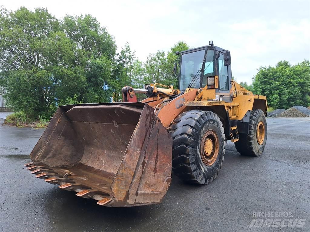 CASE 821 4X4 Muu