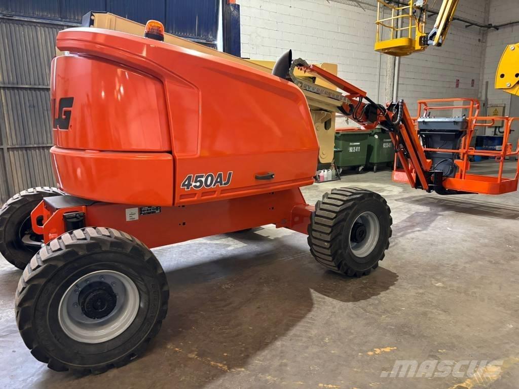 JLG 450 AJ Iseliikuvad poomtõstukid