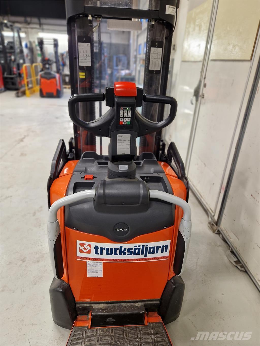 Toyota SPE120L Platvormiga virnastajad