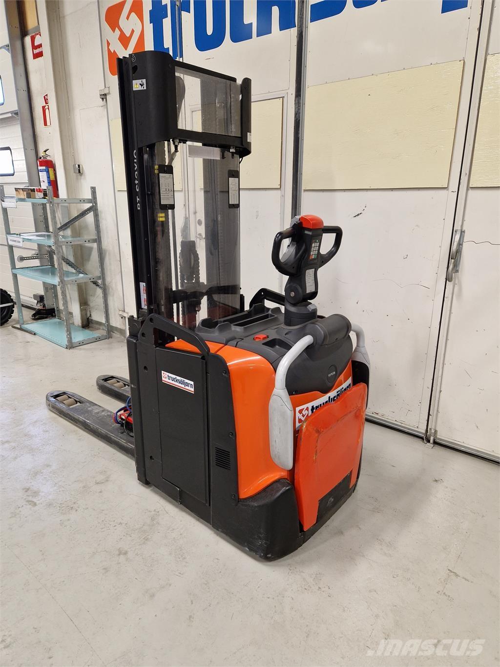 Toyota SPE120L Platvormiga virnastajad