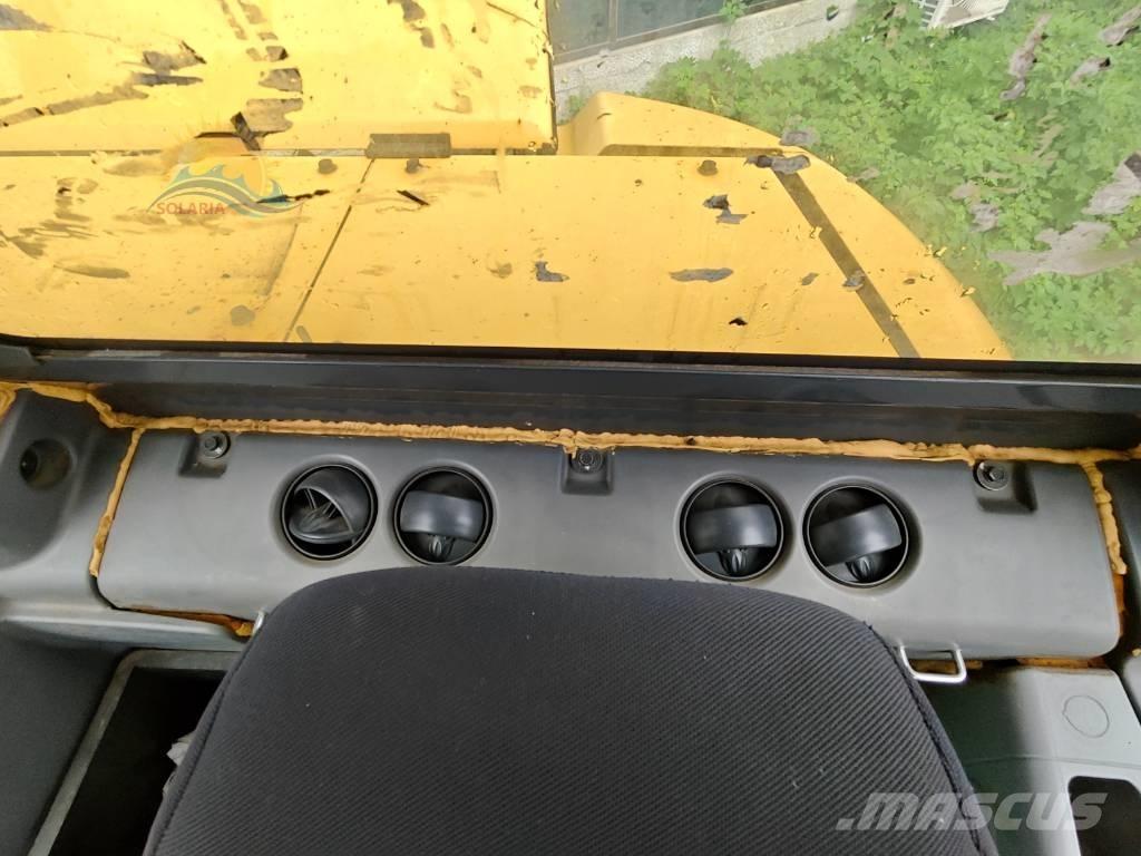Komatsu PC 70-8 Roomikekskavaatorid