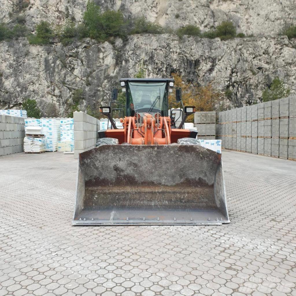 Hitachi ZW 220-5 Rataslaadurid
