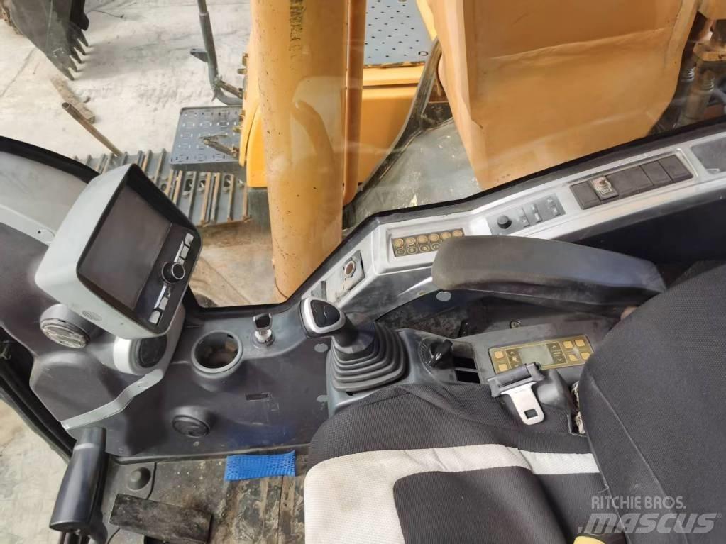 Hyundai 220lc-9s Roomikekskavaatorid